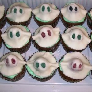 ghostcupcakes10-08.jpg