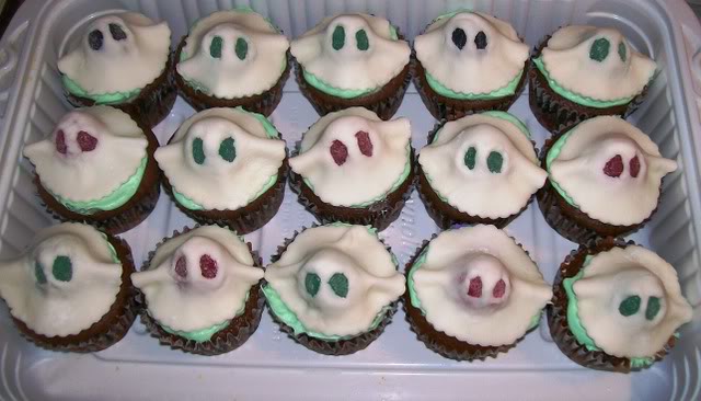 ghostcupcakes10-08.jpg